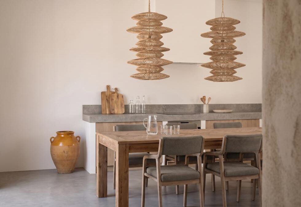Seis empresas españolas de lámparas de fibras naturales: ratán, bambú, yute y esparto para hogares, restaurantes y proyectos de interiorismo.