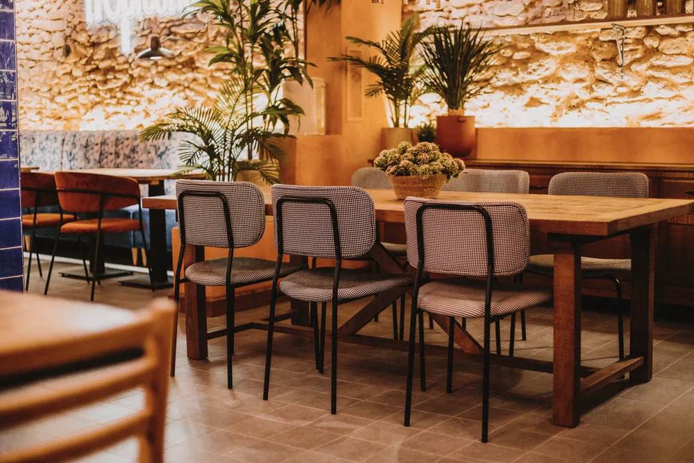 Dónde encargar mesas a medida para restaurantes en España